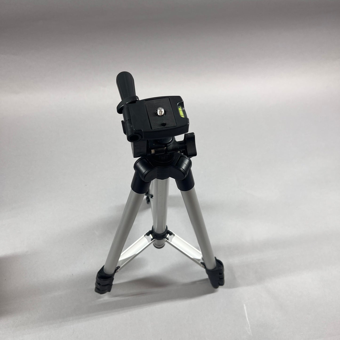 New GPX iLive HD 1,000 Lumens Mini Projector PJ300VP