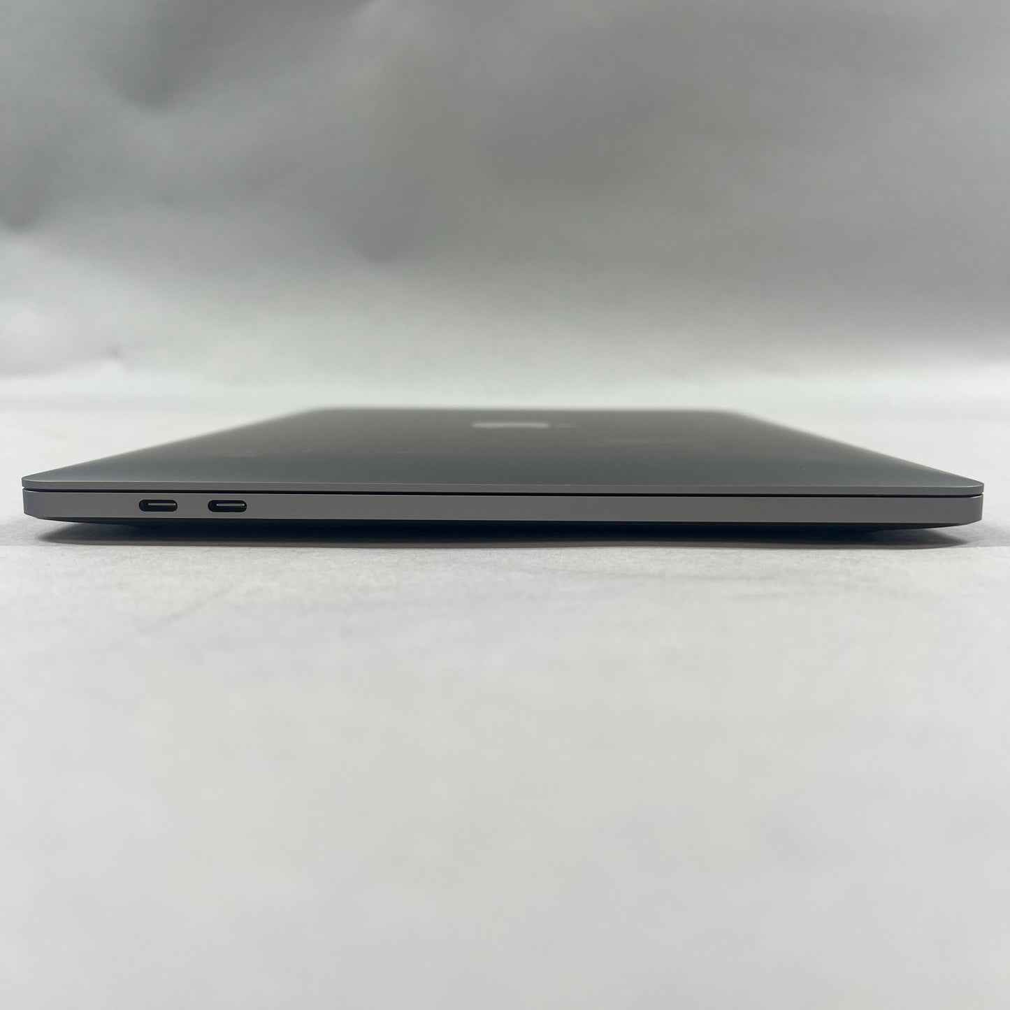 2020 Apple MacBook Pro 13.3" M1 3.2GHz 8GB RAM 256GB SSD Space Gray