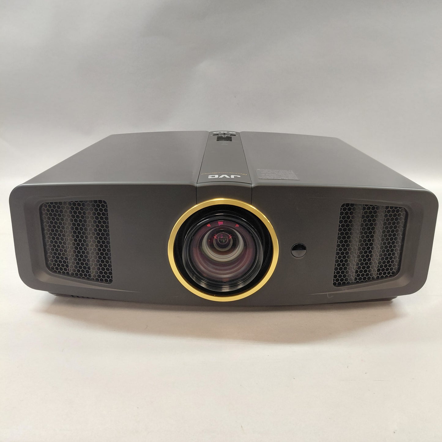 JVC D-ILA Full HD 1080P 600 Lumens DLP Projector DLA-RS2