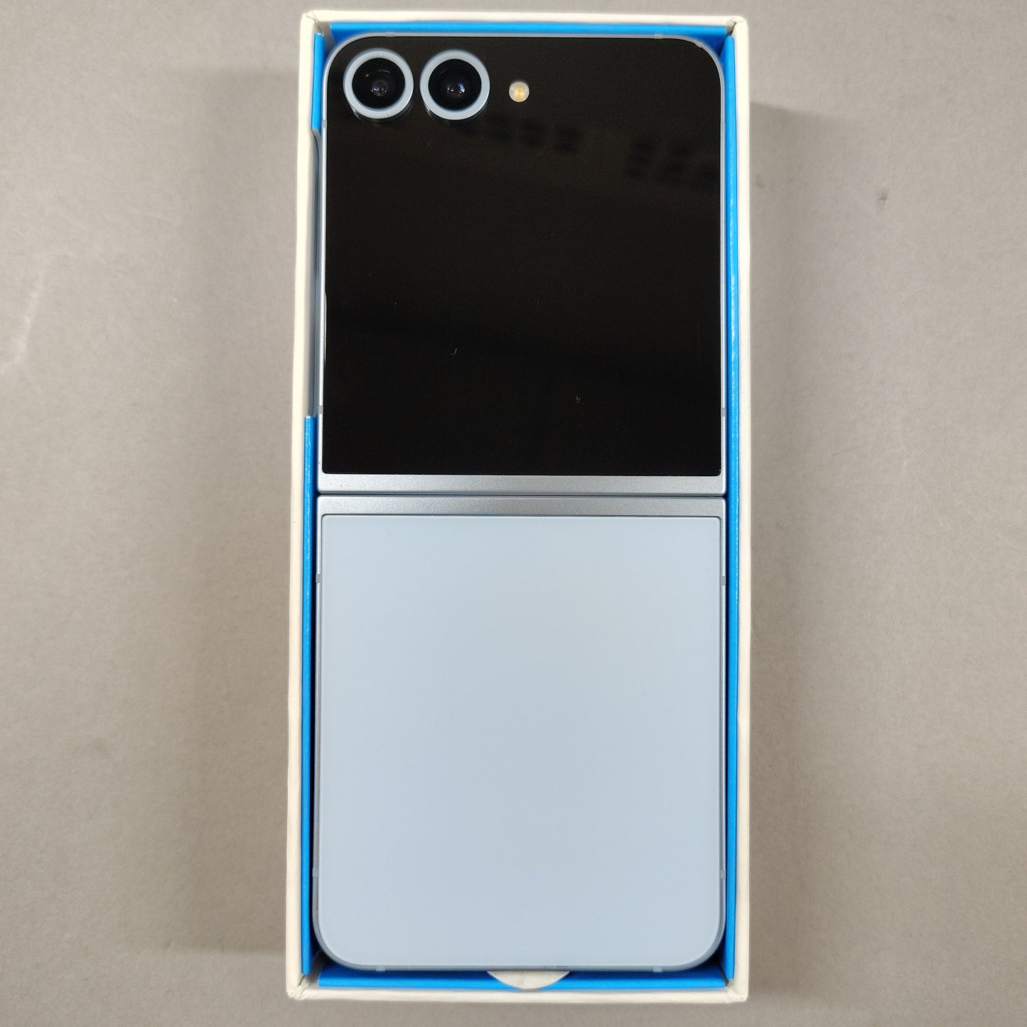 AT&T Samsung Galaxy Z Flip6 12GB RAM 256GB SM-F741U1 Aura Blue