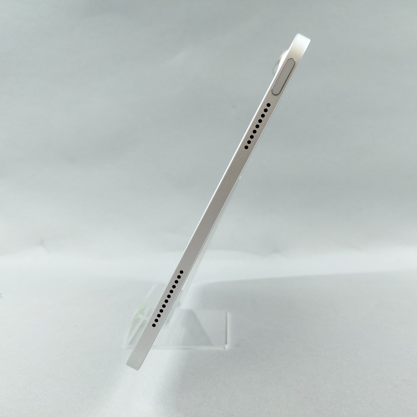WiFi Only Apple iPad 11" (A16) 128GB 18.7 Silver MD3Y4LL/A