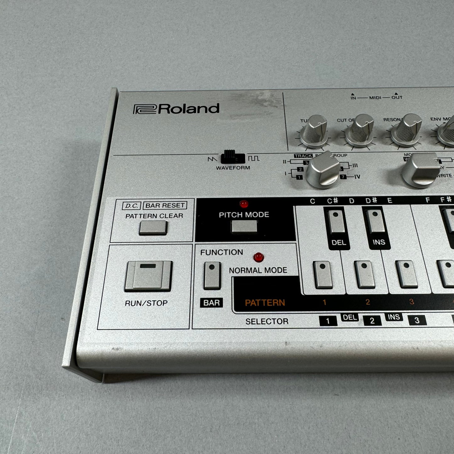 Roland Base Line Bass Line Synthesizer TB-03