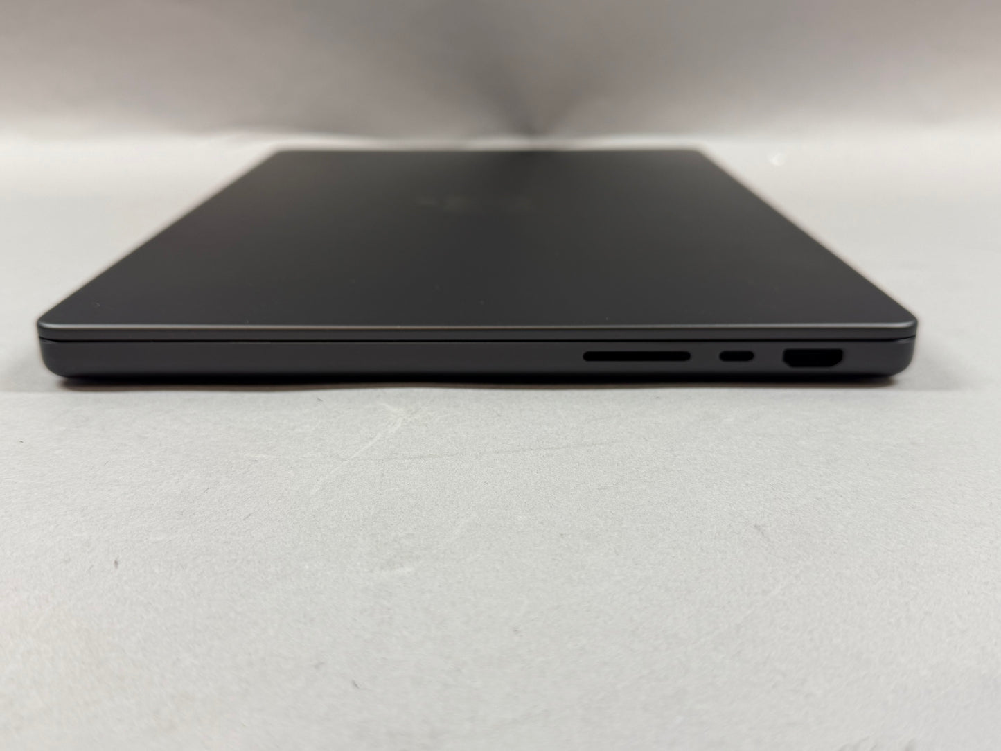 2025 Apple MacBook Pro 14" M5 1.5GHz 16GB RAM 128GB SSD Silver A3434