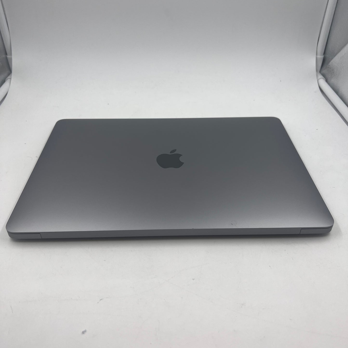 2020 Apple MacBook Air 13.3" M1 8C GPU 3.2GHz 8GB RAM 256GB SSD A2337