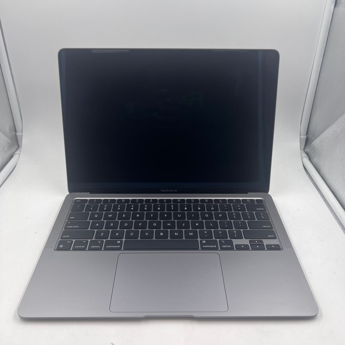 2020 Apple MacBook Air 13.3" M1 8C GPU 3.2GHz 8GB RAM 256GB SSD A2337