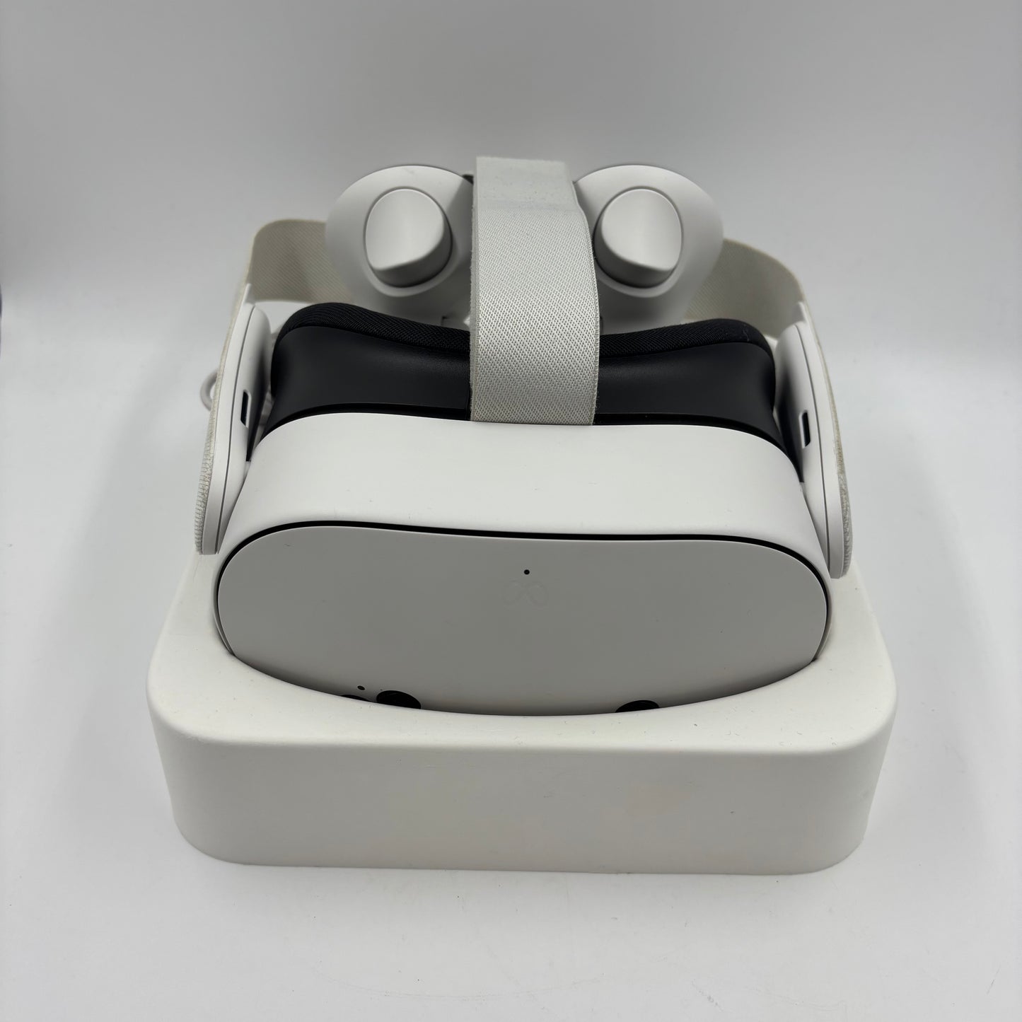Meta Quest 3S 256GB Standalone All-in-One VR Headset P97