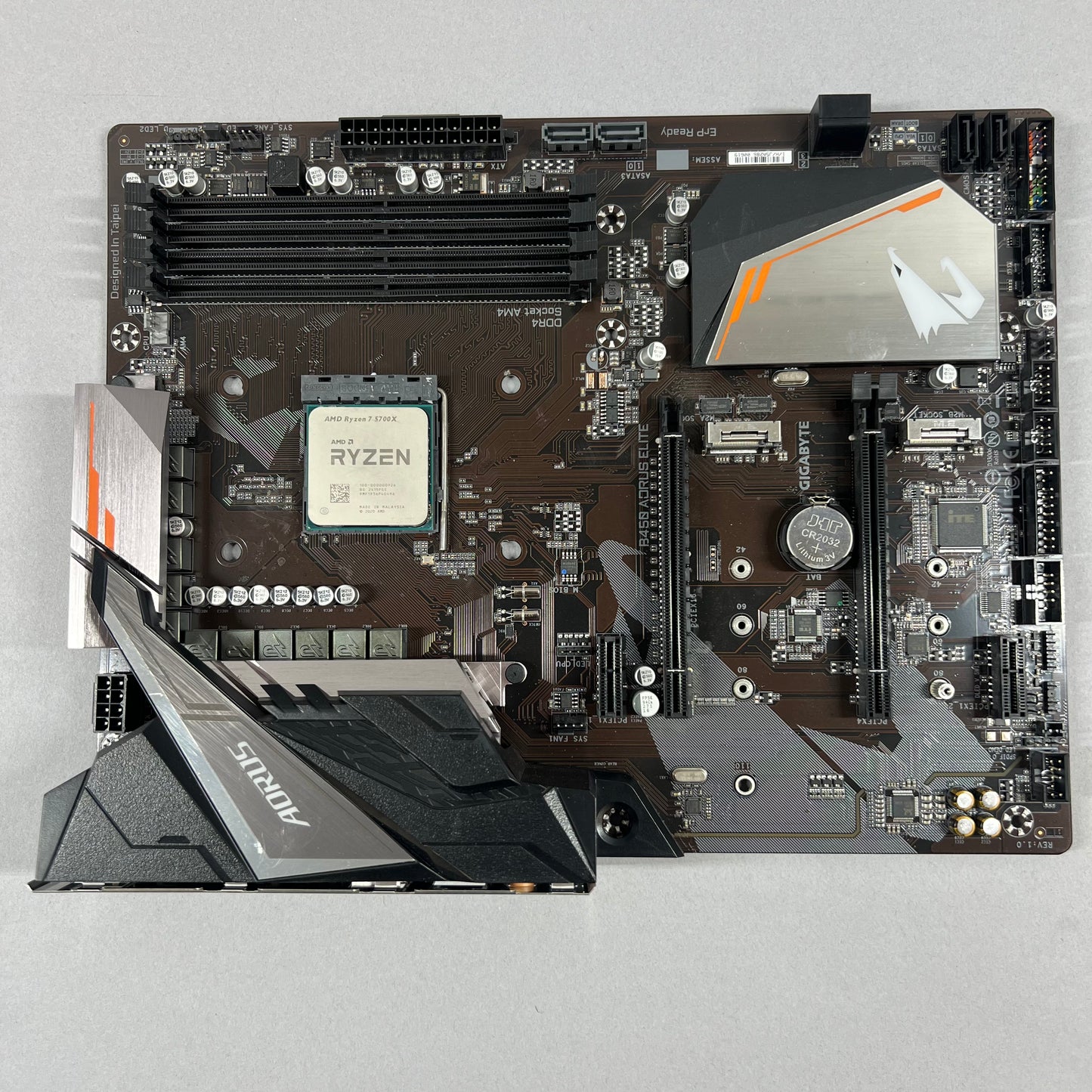 Gigabyte Aorus B450 ELITE AM4 ATX/ with AMD Ryzen 7 5700X CPU