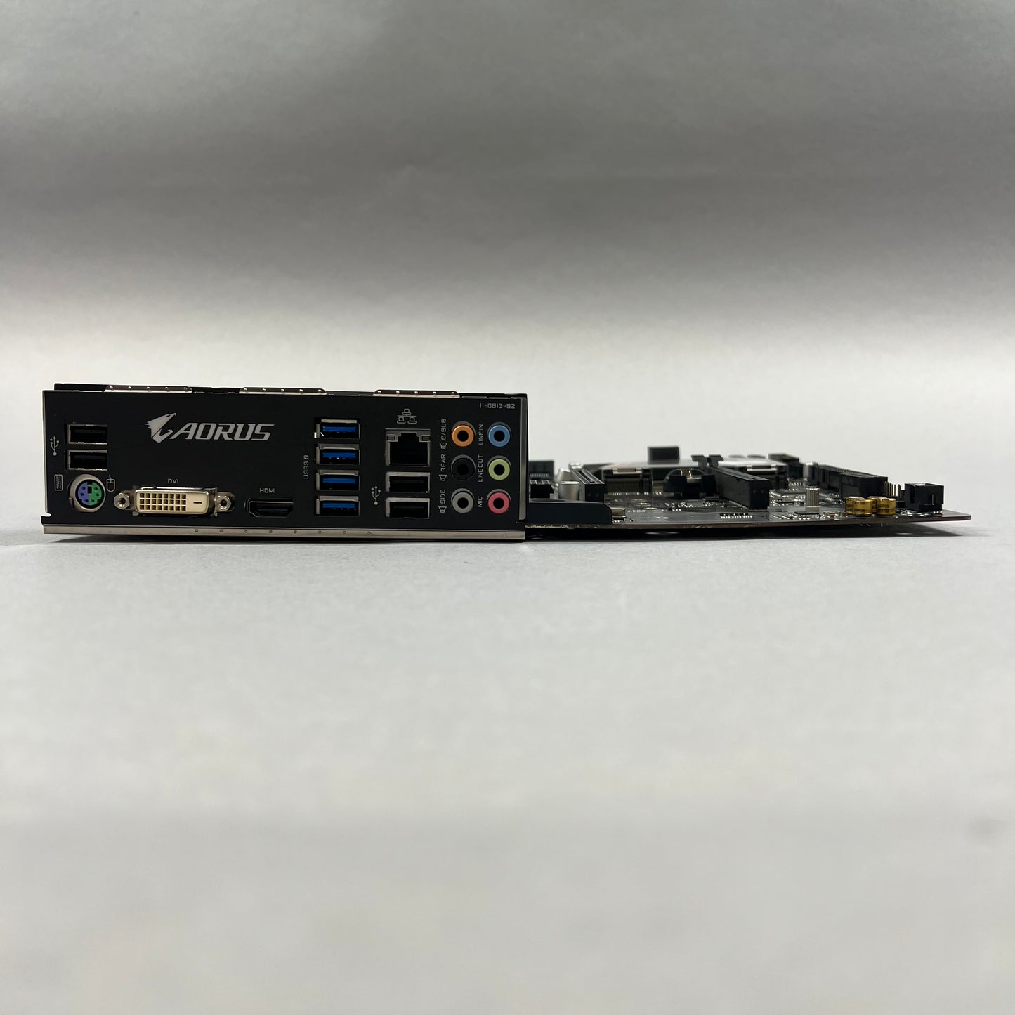 Gigabyte Aorus B450 ELITE AM4 ATX/ with AMD Ryzen 7 5700X CPU