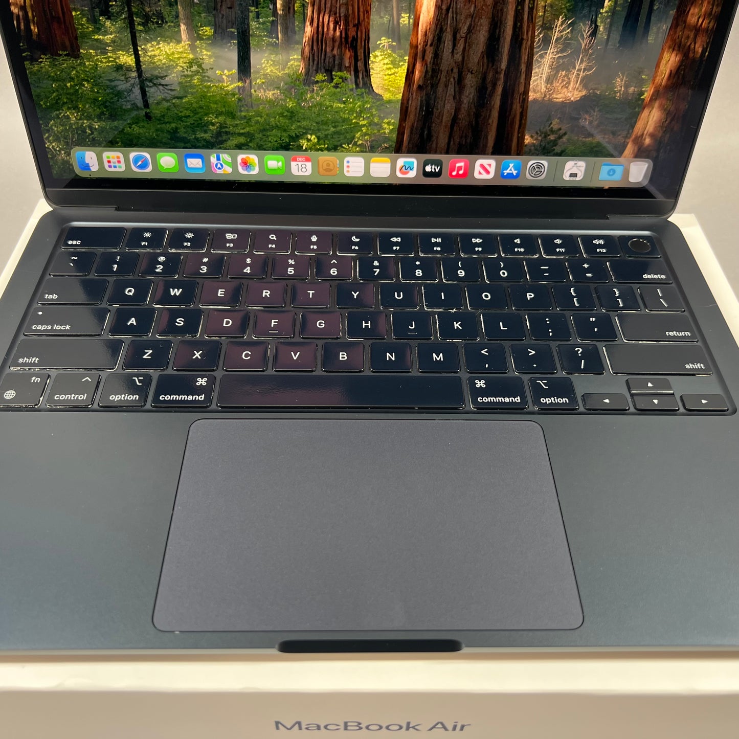 2022 Apple MacBook Air 13.6" M2 3.5GHz 8GB RAM 256GB SSD Space Gray A2681