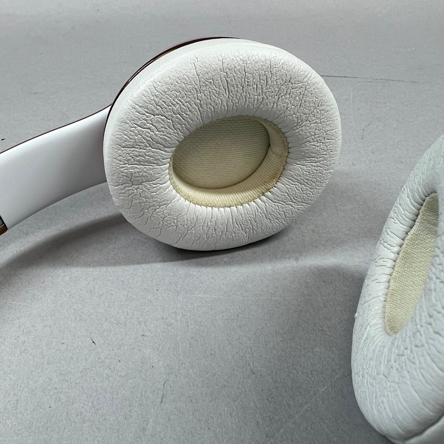 Beats Solo3 Wireless Over-Ear Bluetooth Headphones Cloud Pink A1796