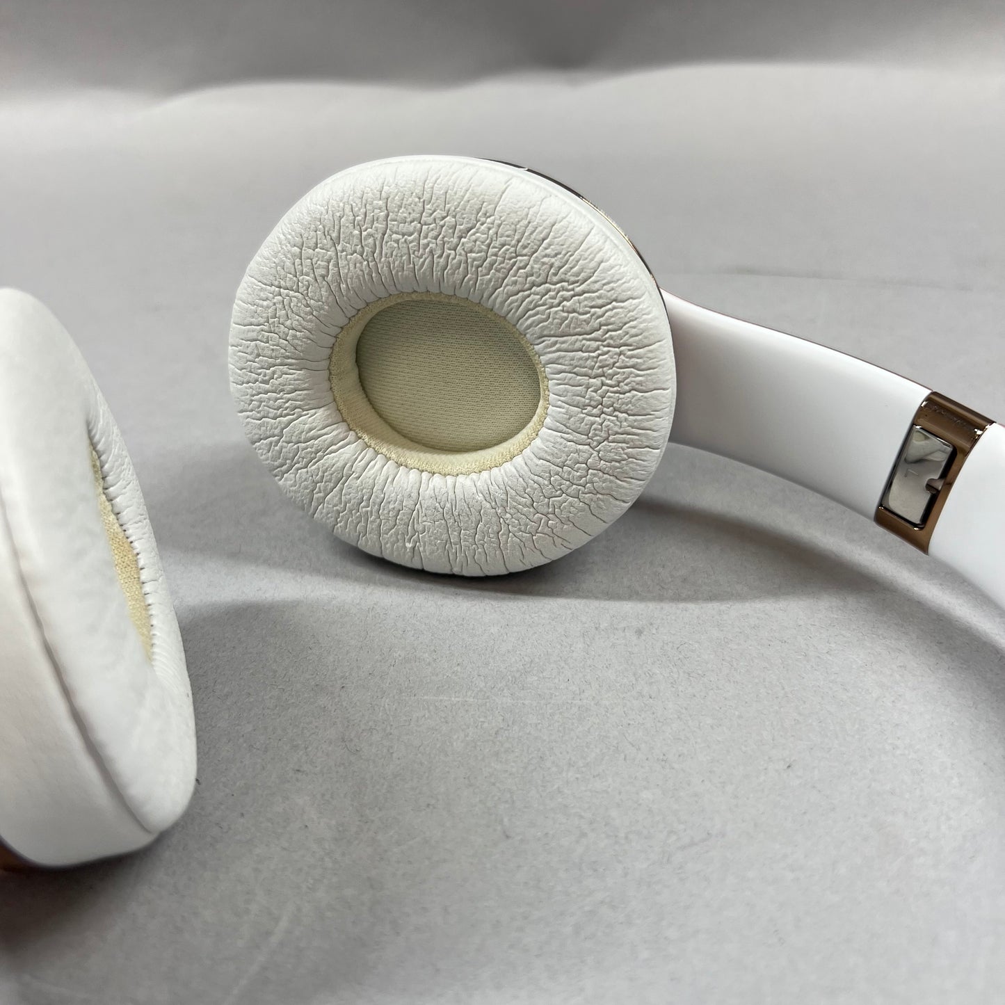 Beats Solo3 Wireless Over-Ear Bluetooth Headphones Cloud Pink A1796