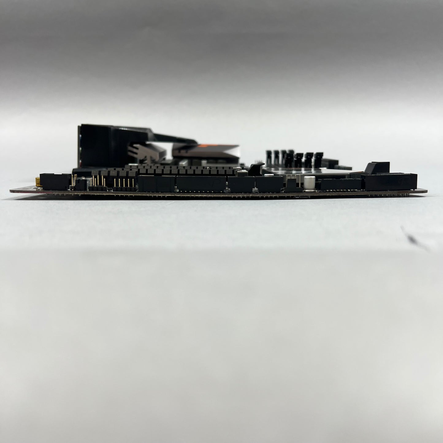 Gigabyte Aorus B450 ELITE AM4 ATX/ with AMD Ryzen 7 5700X CPU