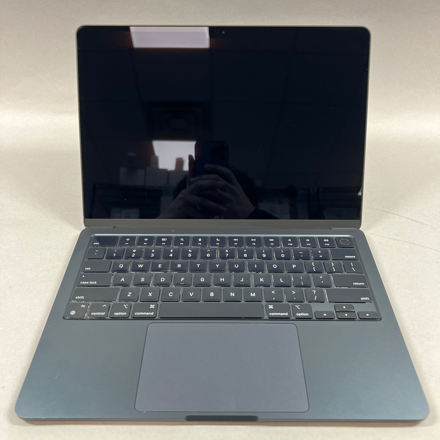 2022 Apple MacBook Air 13.6" M2 3.5GHz 8GB RAM 256GB SSD Space Gray A2681