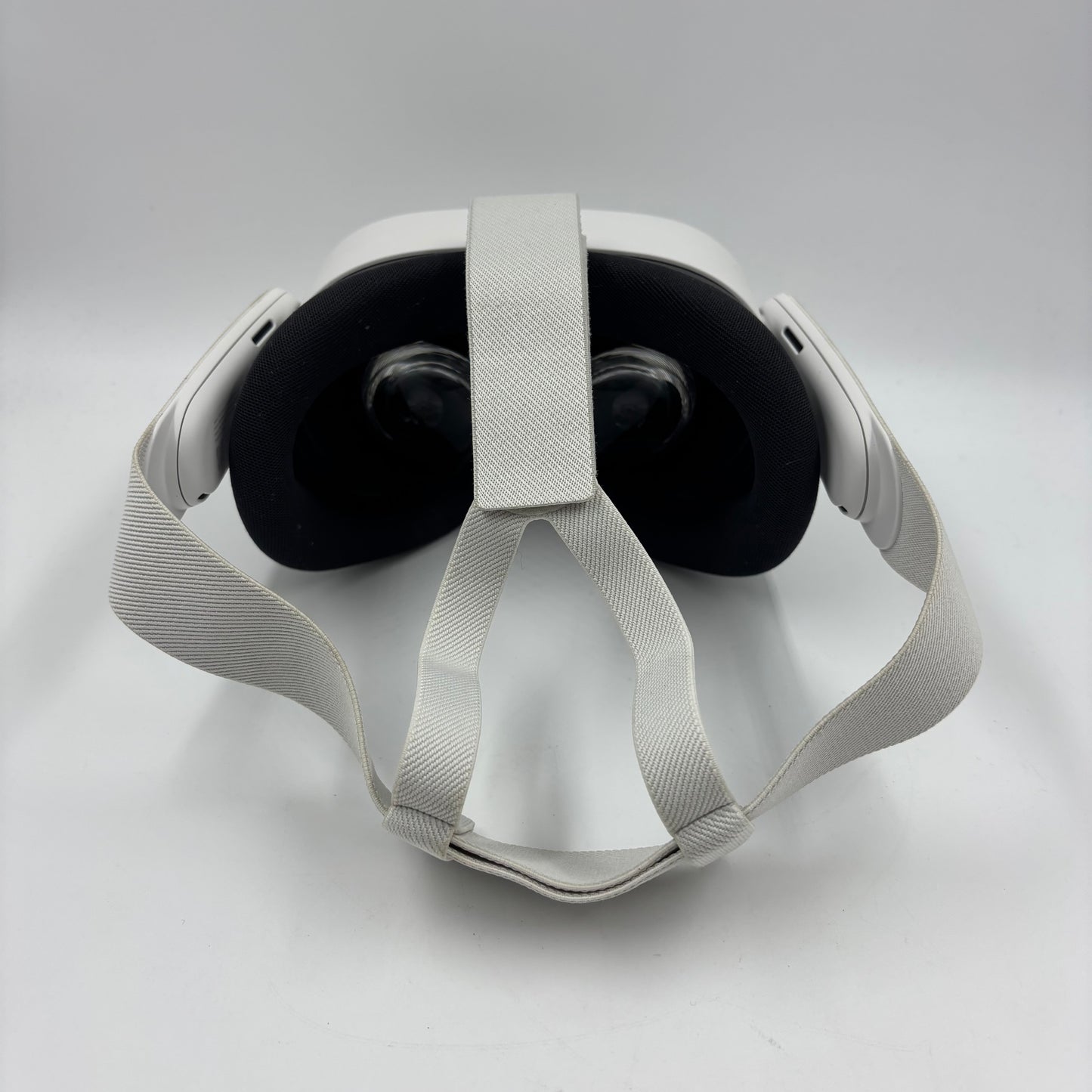 Meta Quest 3S 256GB Standalone All-in-One VR Headset P97