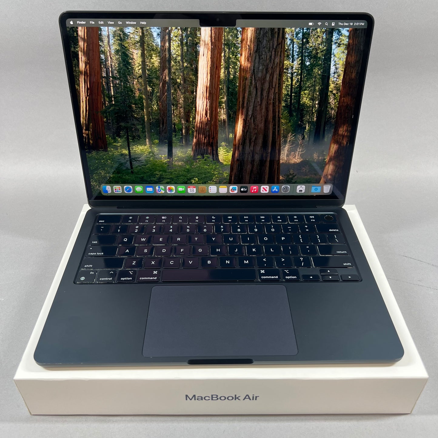 2022 Apple MacBook Air 13.6" M2 3.5GHz 8GB RAM 256GB SSD Space Gray A2681