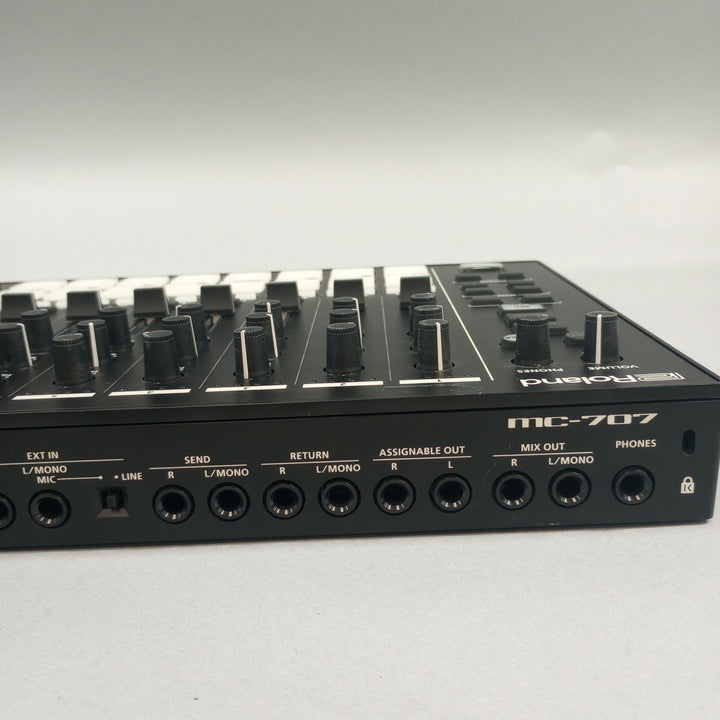 Roland GROOVEBOX Sequencer/Sampler MC-707