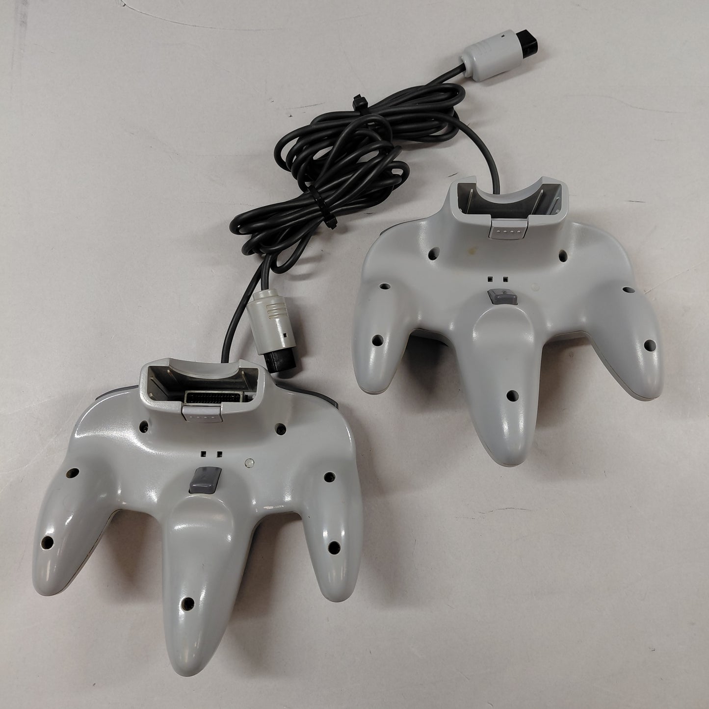 Lot of 2 Nintendo 64 Original Gray/Yellow