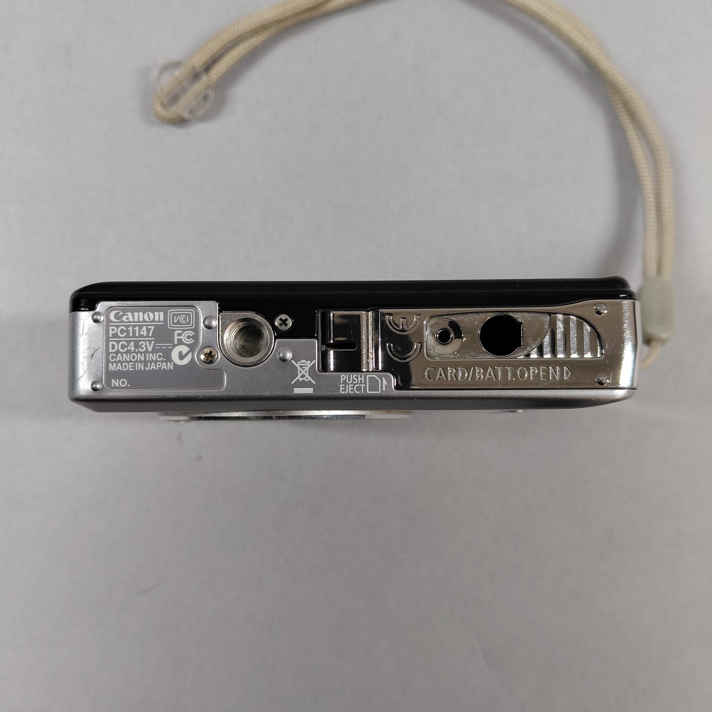 Canon PowerShot SD630 6.0MP Digital Point-And-Shoot Camera